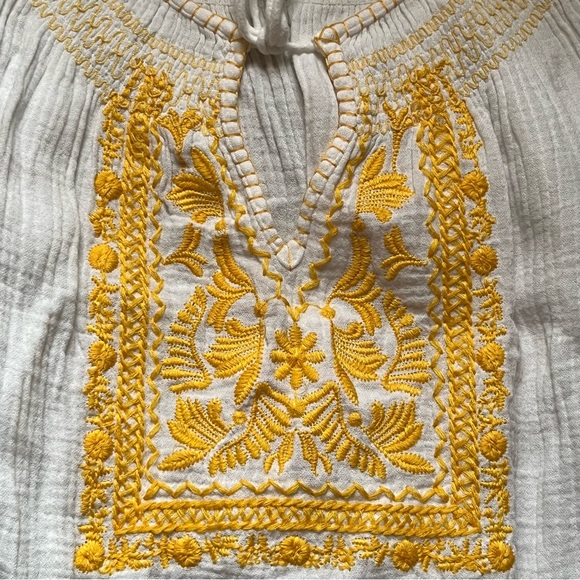 Clarte Claire Embroidery Detail Top - Picture 4 of 11